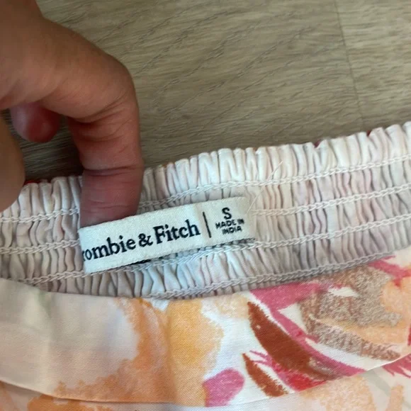 Abercrombie & Fitch Ruched Bodice Floral Puff Sleeve Mini Dress sz S - Picture 5 of 8